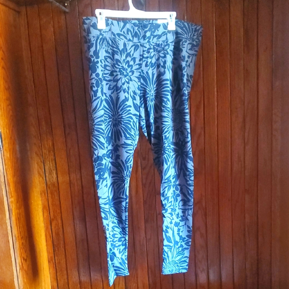 3 For $18 SONOMA Black & Gray Floral Patterned Leggings
